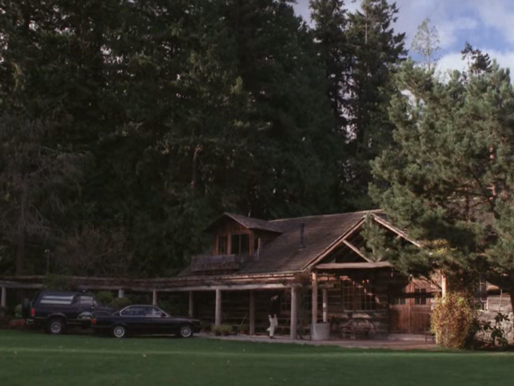 Blue Pine Lodge Exterior
