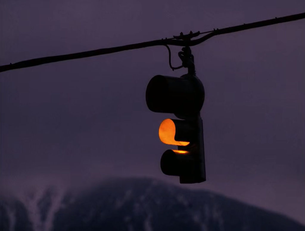 Episode 2004 - Traffic Light