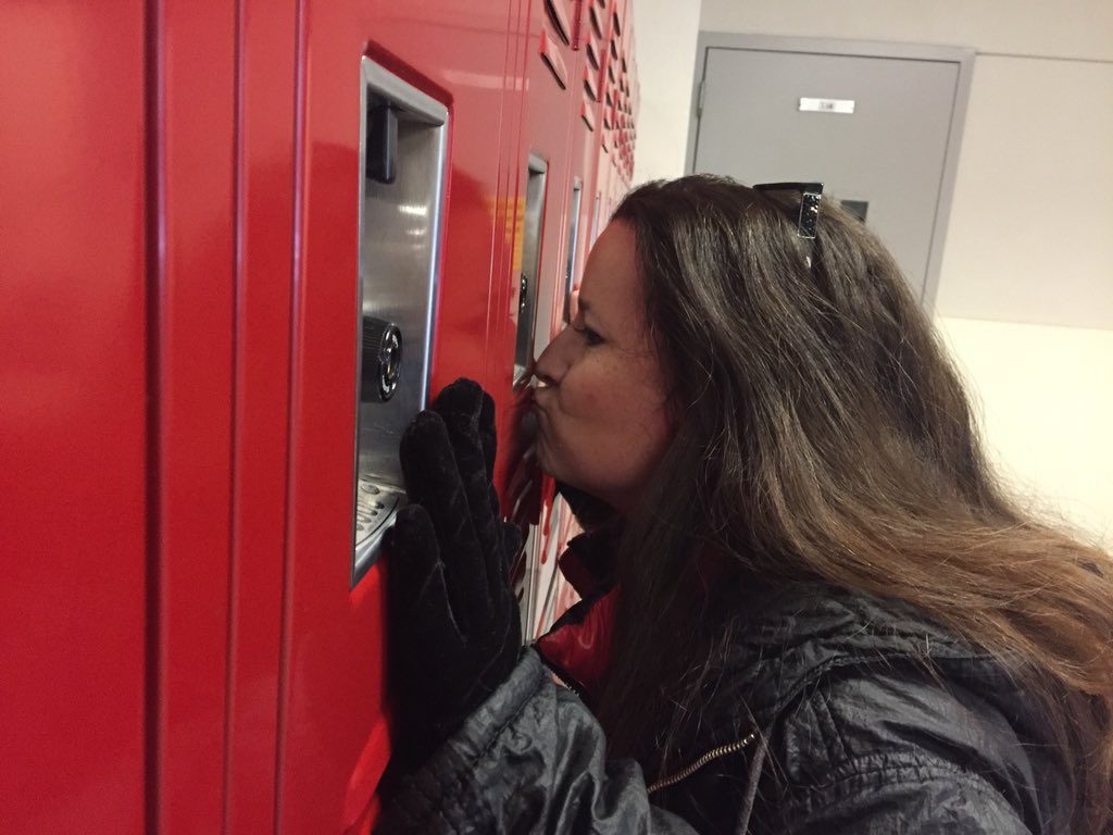 Courtney Kissing Lockers