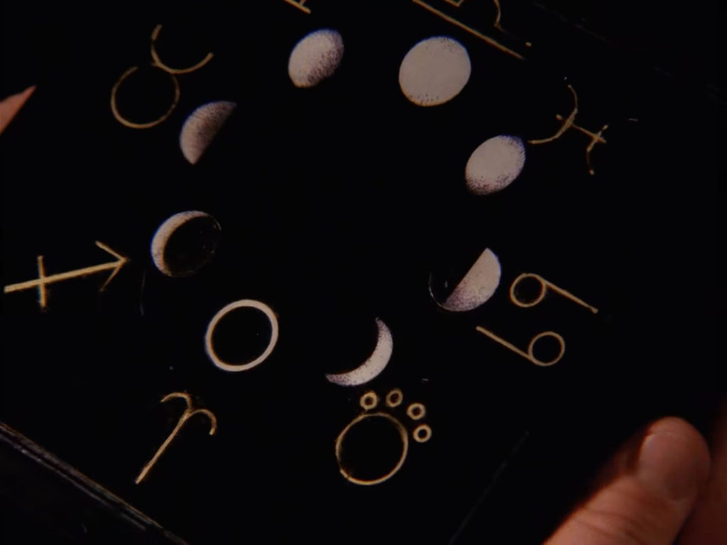 The moon puzzle box in Episode 2019