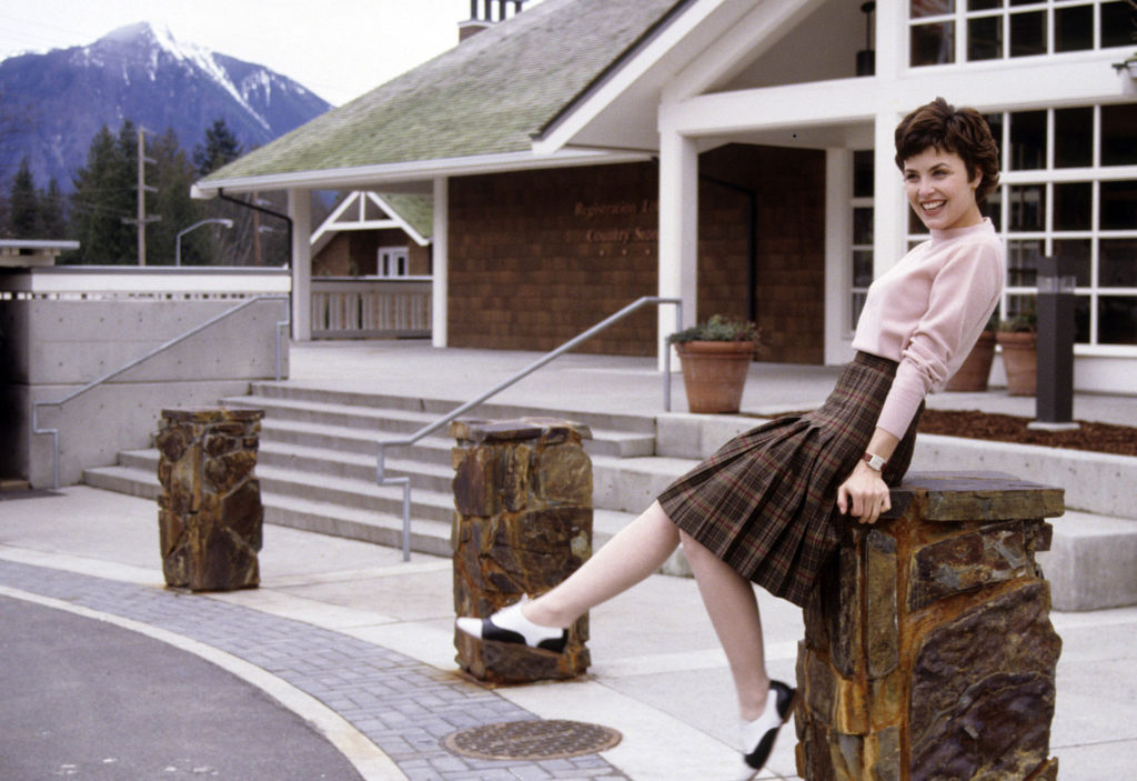 Audrey Horne in front of The Great Northern Hotel