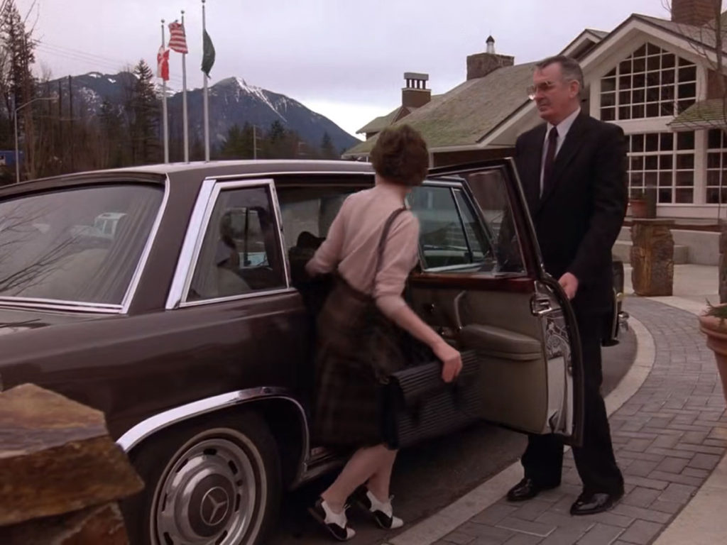 Audrey Horne gets in the car