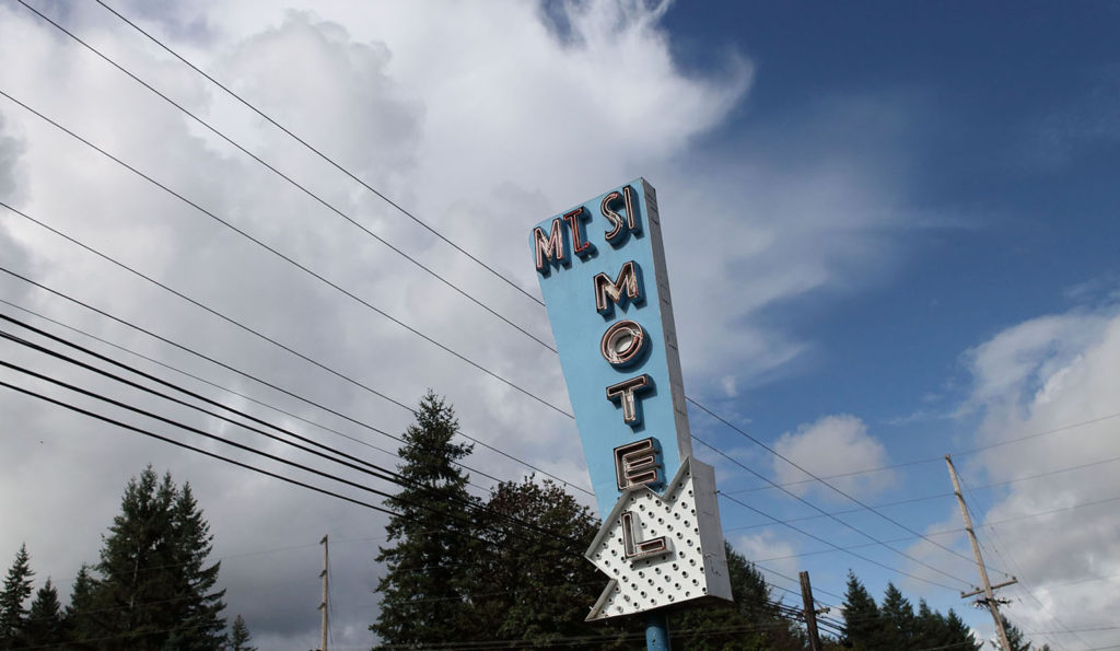 Mt. Si Motel Sign