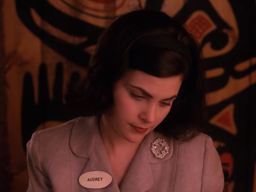 Audrey Horne looking puzzled in front of Konankada on the wall of The Great Northern.