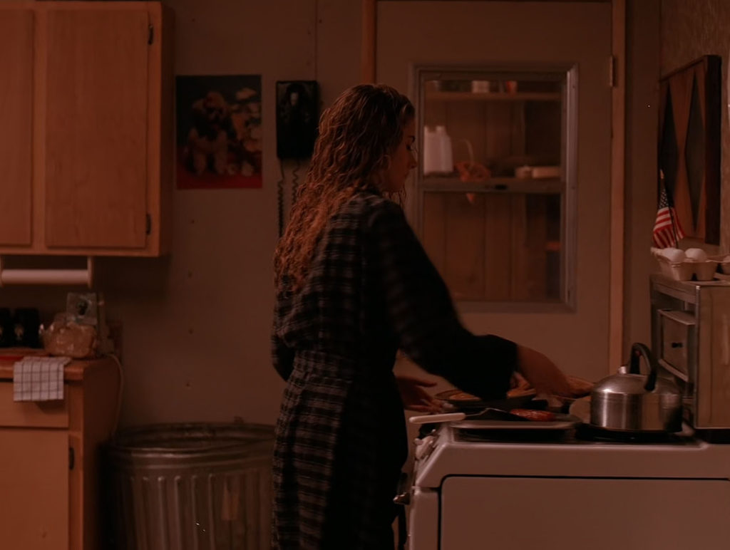 Shelly Johnson cooking for Bobby Briggs