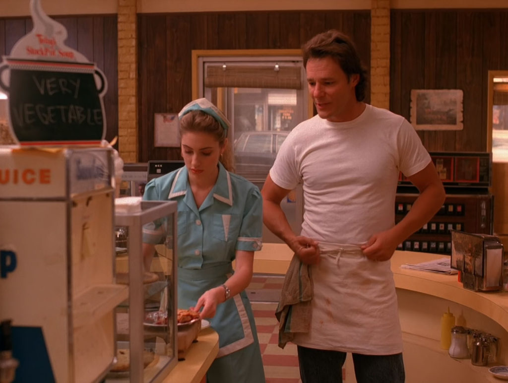 Shelly Johnson and Hank Jennings at the Double R Diner
