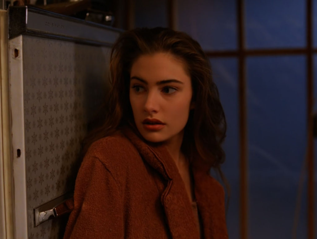 Shelly Johnson hides from Leo