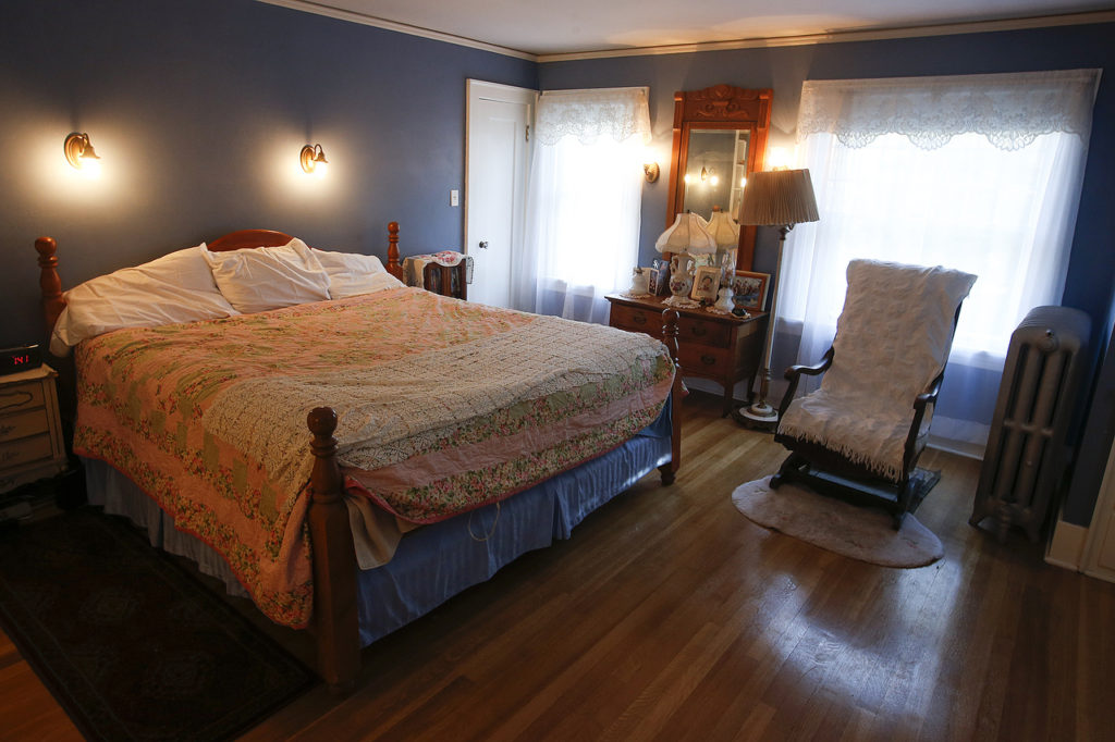 HearldNet.com - Master Bedroom in Monroe, Washington