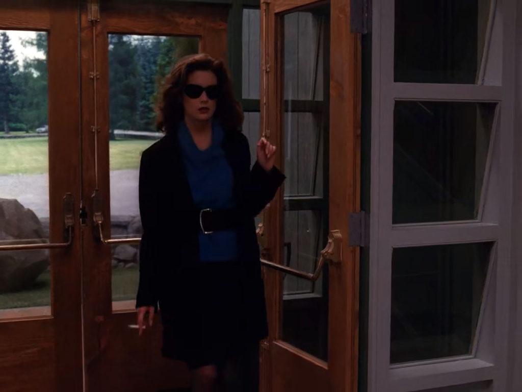 Donna Hayward at the Twin Peaks Sheriff's Department